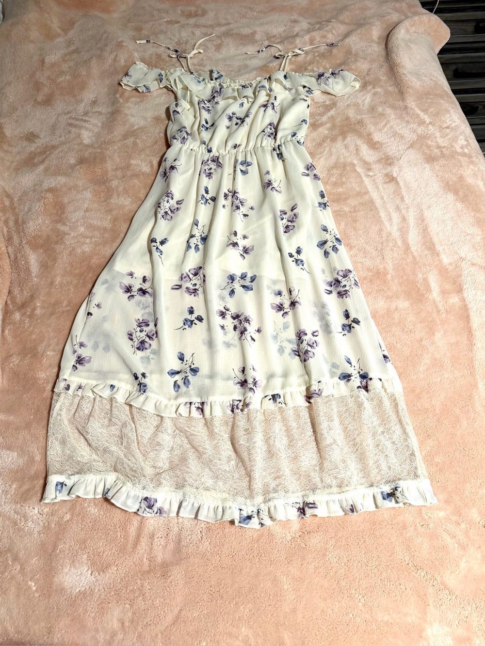 NWT Beautiful Cold Shoulder Summer Dress